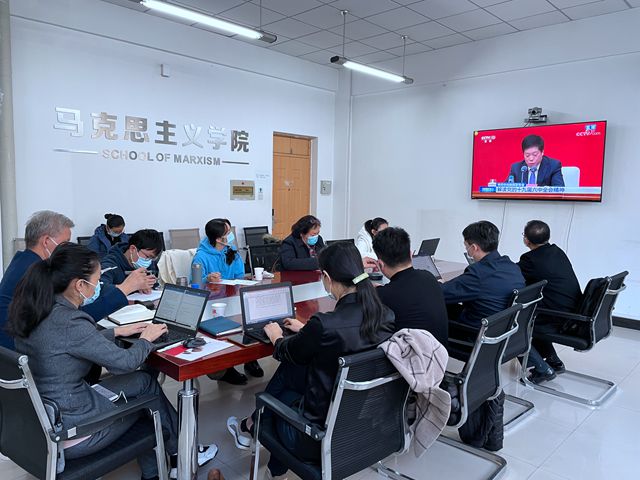 必赢76net线路官网观看十九届六中全会新闻发布会-中关村教工会场1_副本.jpg