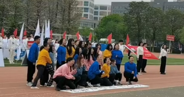 必赢76net线路官网在第60届校运会拼搏奋进2.jpg